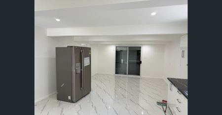 Granny Flat 3 Bedrooms House - Photo 2