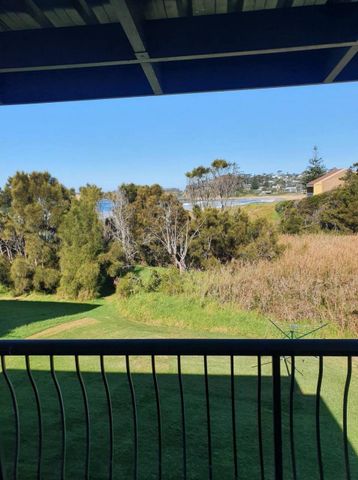 Fully Furnished Coastal Retreat - Photo 5