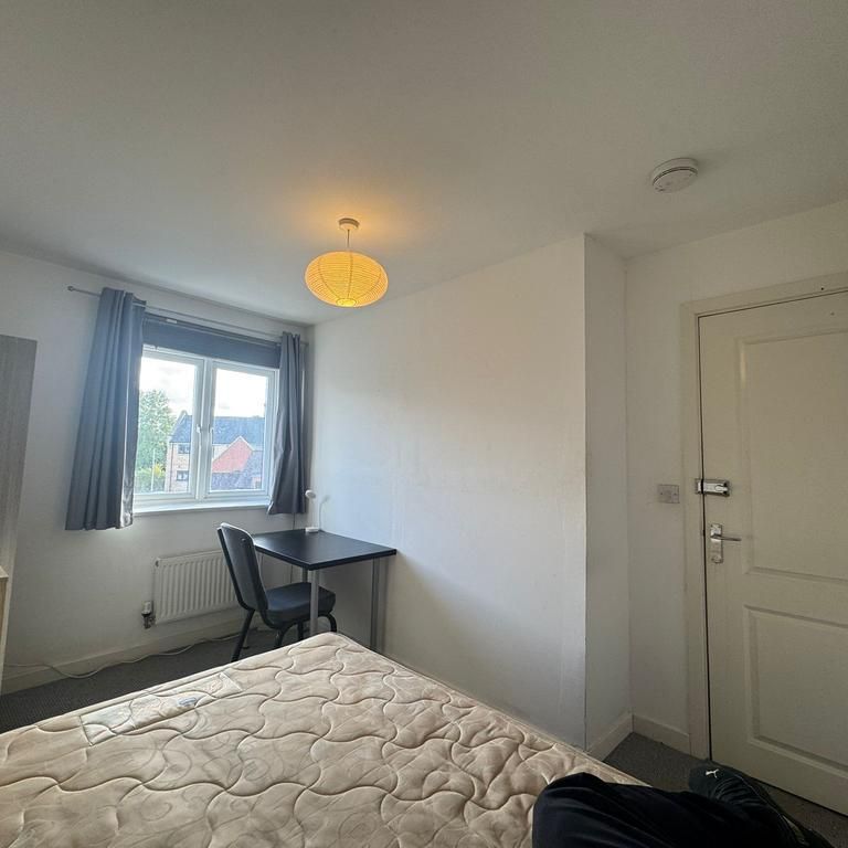 1 bedroom in a house share to rent - Photo 1
