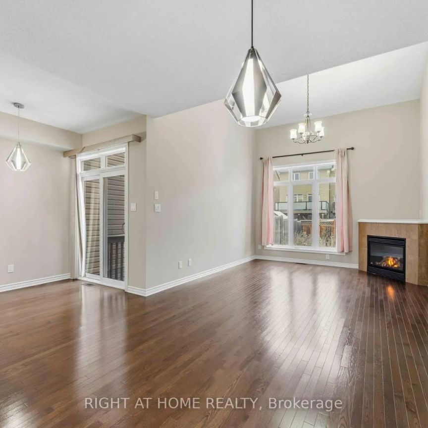 359 KINGBROOK DRIVE - Photo 1