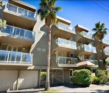 Beachside Bliss – Renovated Studio with Balcony & Parking! - Photo 5