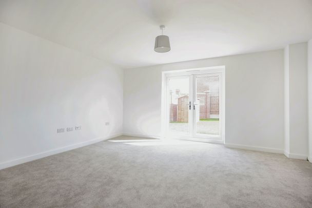 3 bedroom house to rent Marram Crescent, Harpole, Northampton, NN7 - Photo 1