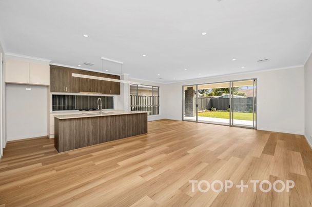 Stylish Family Home in Felixstow - Photo 1