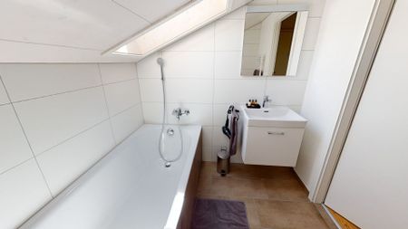 Möbelierte Dachwohnung an zentraler Lage - Photo 2