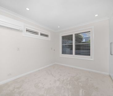 Stylish & Contemporary Residence in Ultra-Convenient Setting - Photo 4