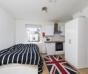Studio Flat To Let - Photo 2