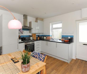 2 bedroom semi-detached house to rent - Photo 5
