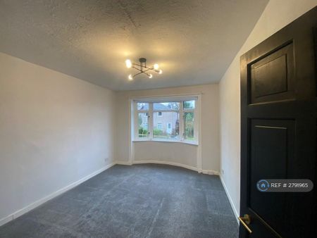 3 bedroom flat to rent - Photo 2