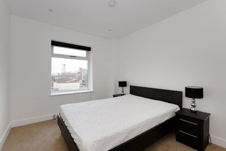 3 bedroom flat in Islington - Photo 4