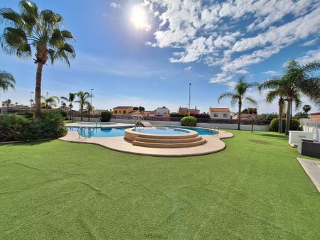 Ref. 7675 Spacious bungalow for long-term rent in a gated complex with a swimming pool - Photo 3