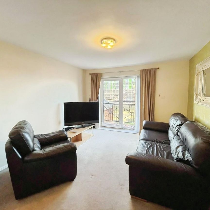 2 bedroom Flat To Let - Photo 1