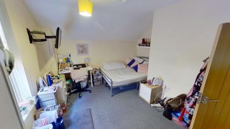 4 bedroom end of terrace house to rent - Photo 4