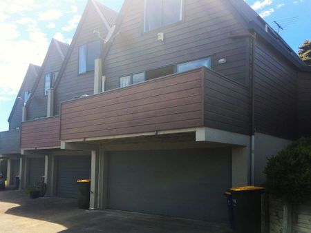 Stylish Three-Bedroom Townhouse in Birkenhead - Photo 4