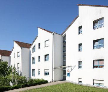 Sofort bezugsfreie Wohnung mit Terrasse in modernisiertem Gebäude! - Photo 1