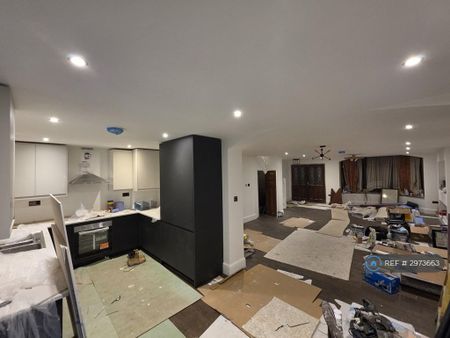 3 bedroom end of terrace house to rent - Photo 2