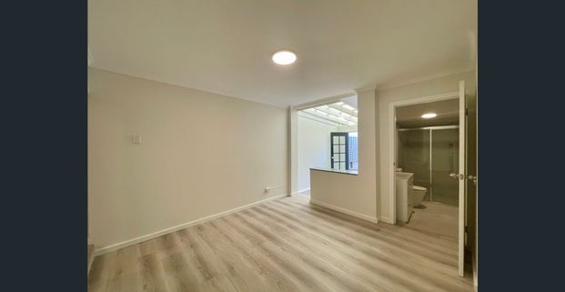 Updated 2 bedroom terrace in a wonderful location - Photo 1