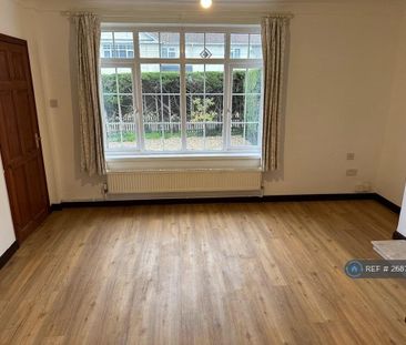 3 bedroom end of terrace house to rent - Photo 4