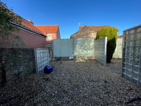 2 bedroom End Terraced House to let - Photo 5