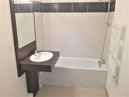 Location Appartement 2 pièces 42m² SORGUES 84700 - Photo 3