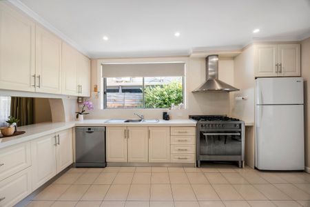 Spacious 3-Bedroom Home in Prime Brunswick West Location - Photo 4
