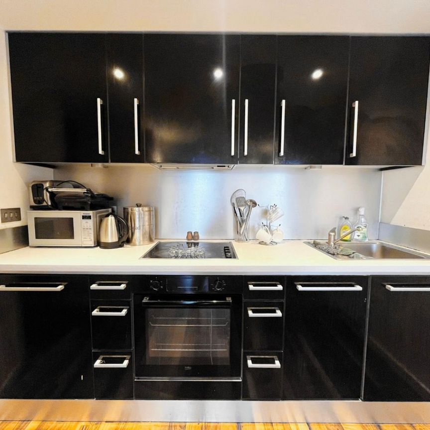 2 bedroom Flat To Let - Photo 1