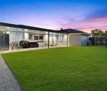 Quiet Cul-de-Sac Location & Feature-Packed Family Home - Photo 1