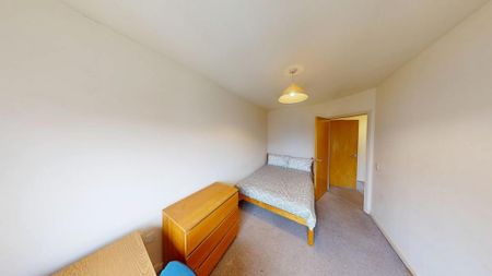 2 bedroom ground floor flat to rent - Photo 3