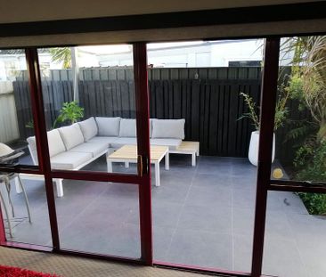 Spacious 4-Bedroom Omanu Family Home - Photo 1