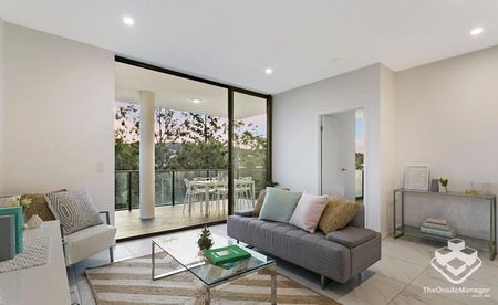 2-Bed + 2 Bath Boutique Luxury Apartment - Photo 3