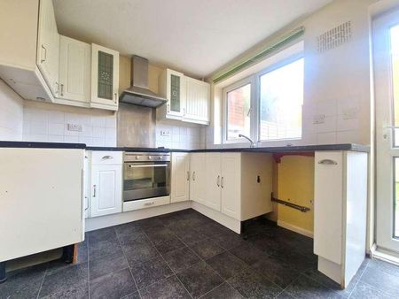 Botley Gardens, Southampton, Hampshire, SO19 - Photo 2
