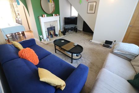 3 bedroom semi-detached house to rent - Photo 5