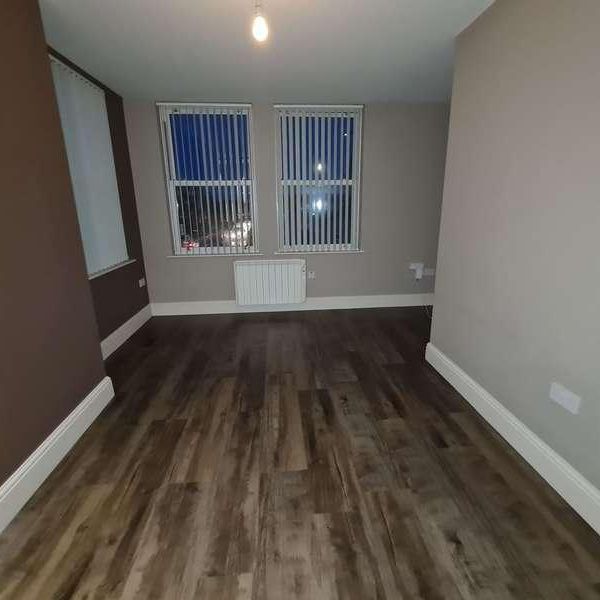 Warwick House, Avenue Road, DN2 - Photo 1