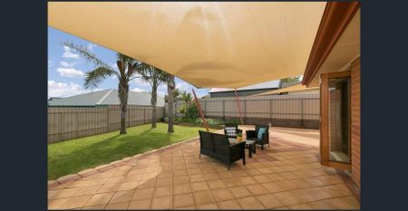 WELL MAINTAINED 3 BEDROOM HOME IN SOUGHT AFTER LOCATION - Photo 2