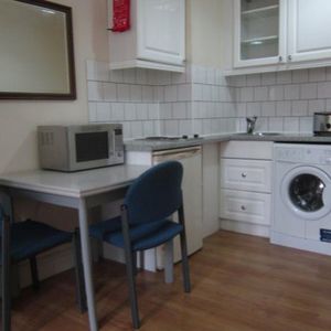 Studio to rent - Photo 2