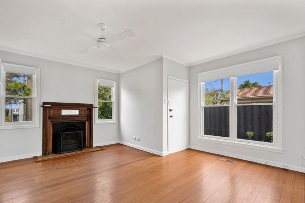 Classical style & perfectly positioned - Photo 1