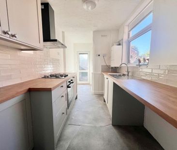 2 bedroom semi-detached house to rent - Photo 6