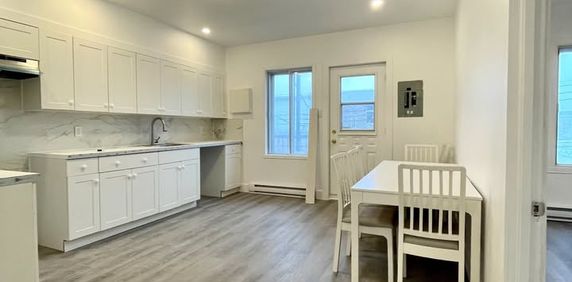 Villeray - 5 1/2 Avec Parking -Septembre - Photo 2