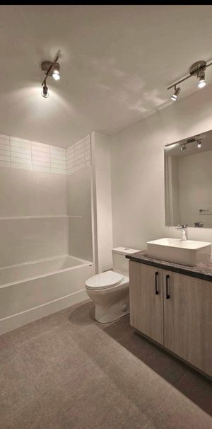 À Louer – Grand 4 ½ Sur Deux étages à Va - Photo 2