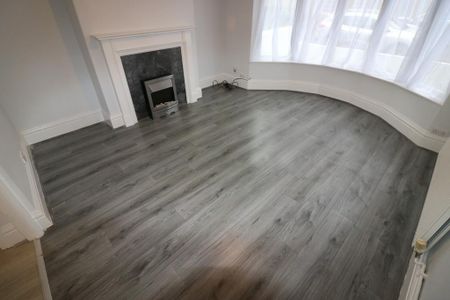 3 bedroom end of terrace house to rent - Photo 2