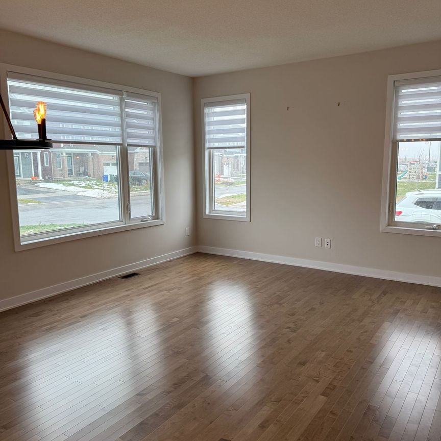 For Lease - 506 Oldenburg Avenue, Stittsville - Munster - Richmond, Ontario - Photo 1