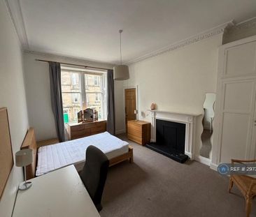 4 bedroom flat to rent - Photo 2