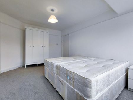 Princes Gardens, West Acton, London, W3 - Photo 4