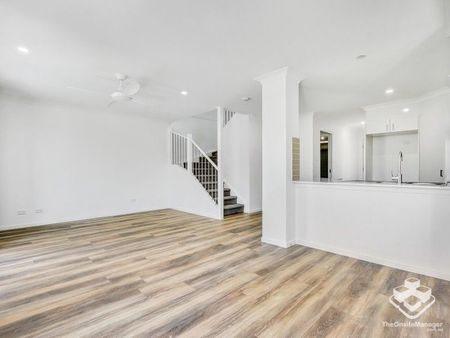 Near new luxury 3-bed townhouse - Photo 2