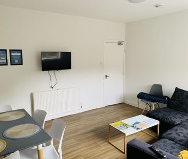 4 bedroom terraced house to rent - Photo 4