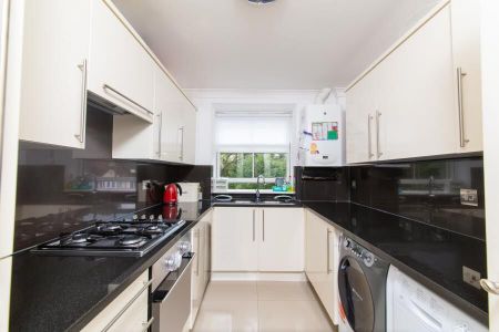 3 Bedroom Flat To Let - Photo 5