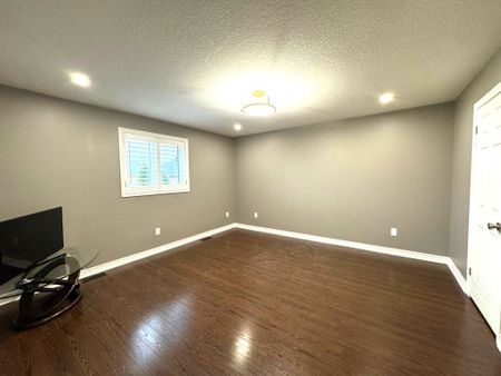 For Lease - 2449 Auckland Drive, Burlington, Ontario - Photo 5