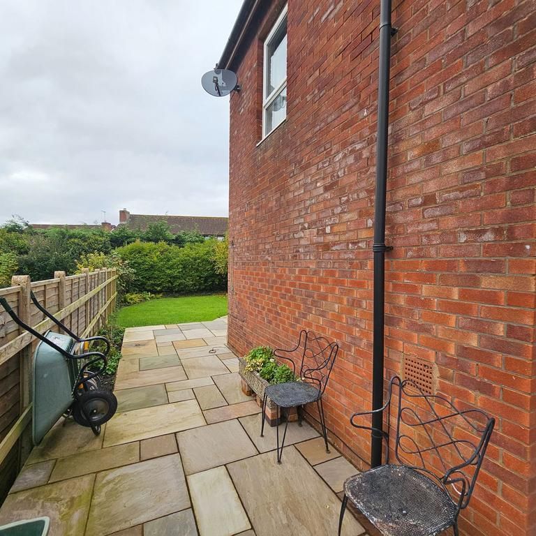 3 bedroom end of terrace house to rent - Photo 1
