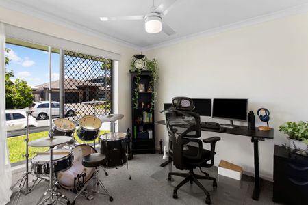 MODERN HOME IN THE CAPESTONE ESTATE - Photo 3