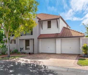 Resort-Style Living in heart of Bulimba - Photo 2