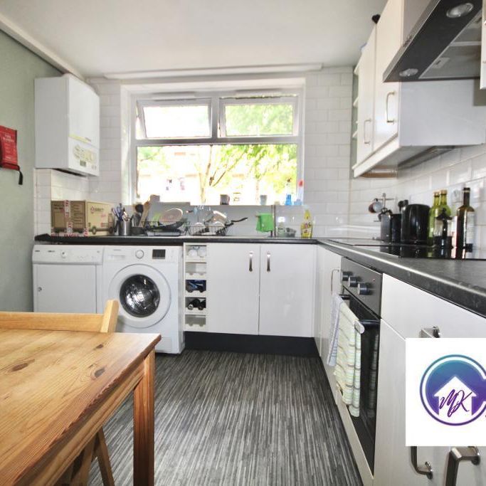 1 bedroom in a flat share to rent - Photo 1